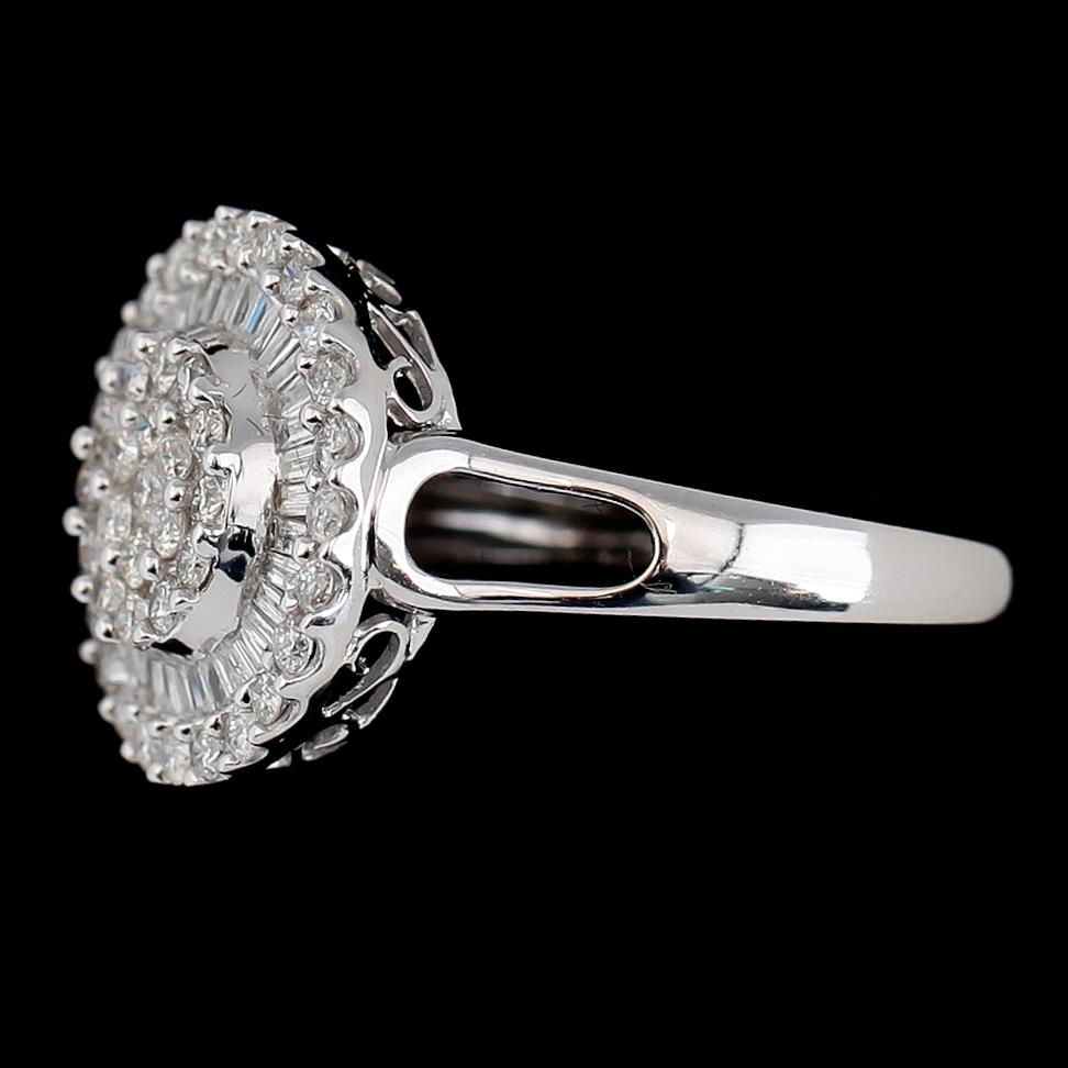 RING, 18K vitguld, diamanter tot ca 0.78 ct.