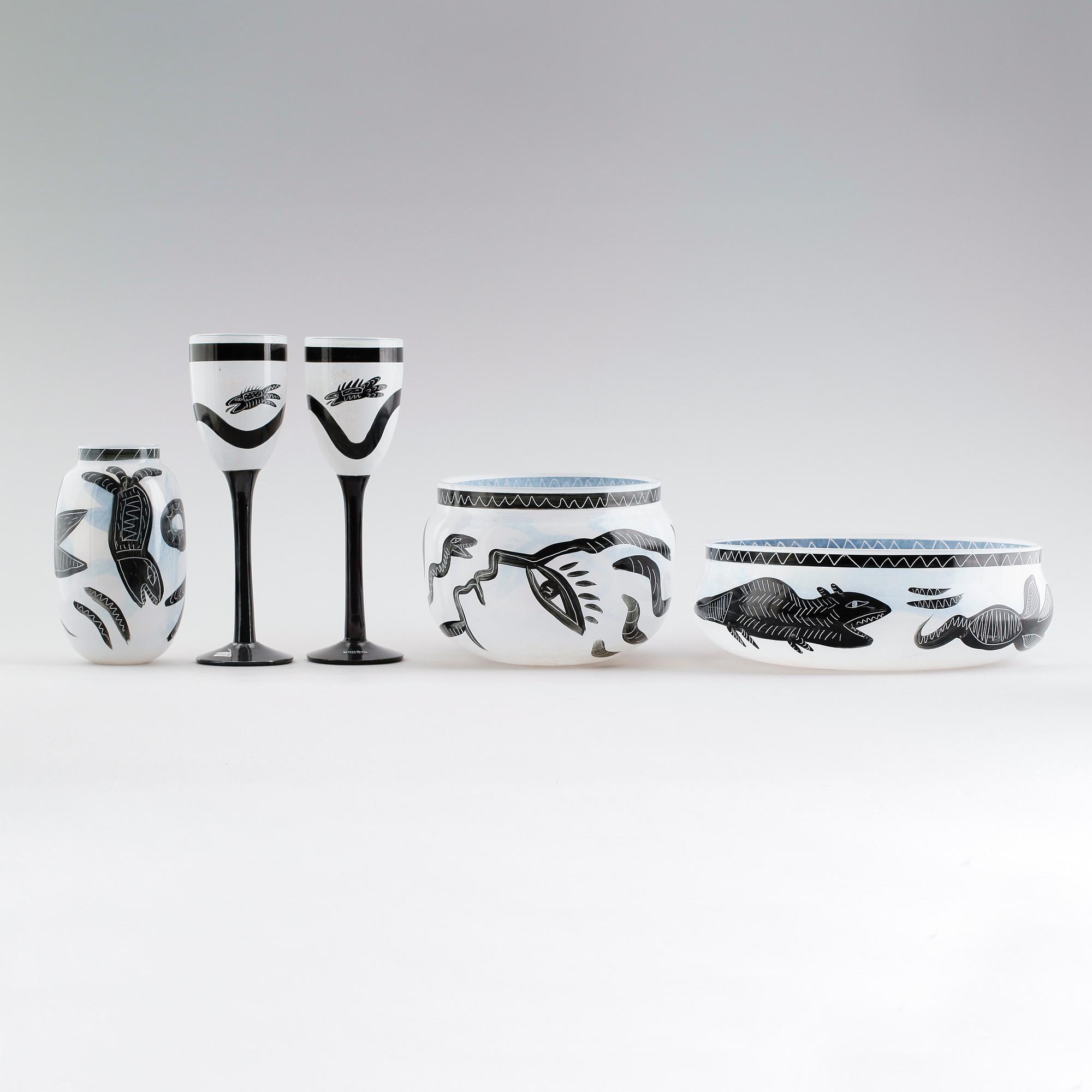 SKÅLAR, 2 ST, POKALGLAS, 2 st samt VAS, glas, "Caramba", Ulrica Hydman-Vallien, Kosta Boda.