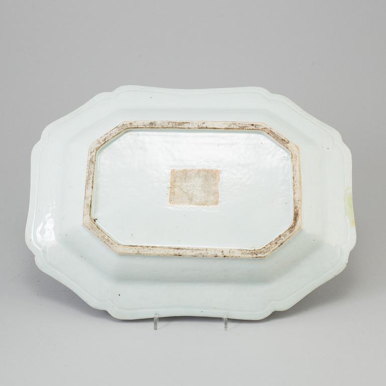 TERRIN med LOCK och FAT, kompaniporslin. Kina, Qingdynastin, Qianlong (1736-95).