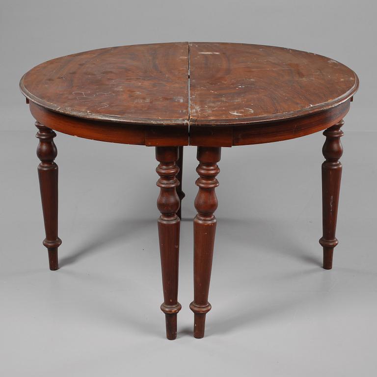 HALVMÅNEBORD, ett par, sent 1800-tal.