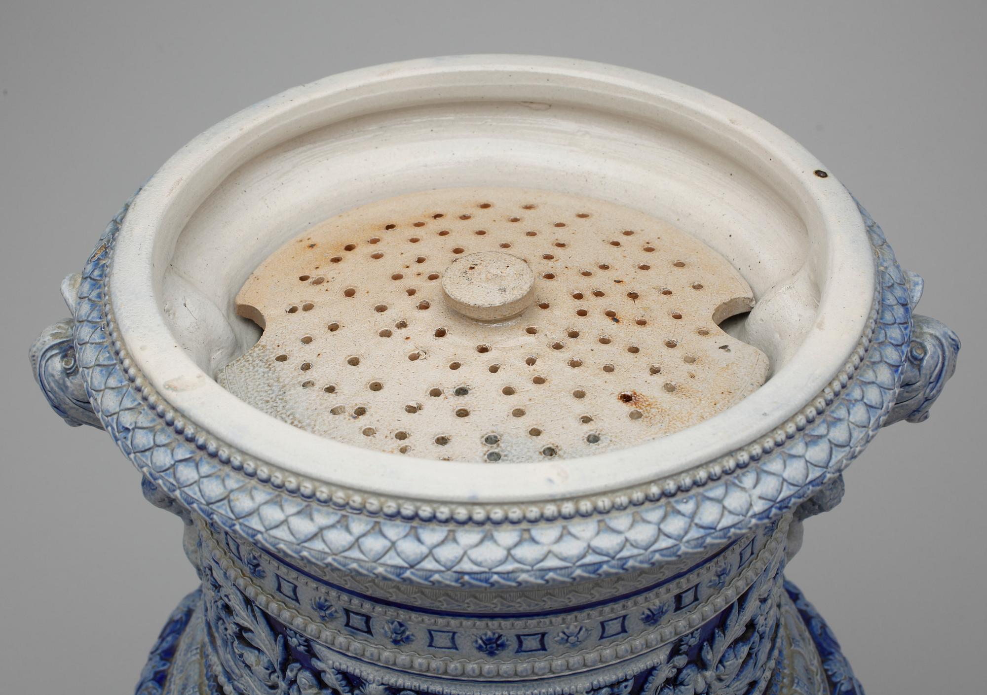 BEHÅLLARE, stengods, nyrenässans, sekelskiftet 1800/1900.