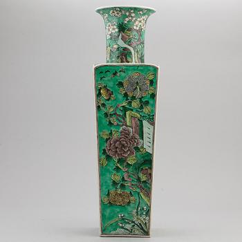 A Chinese famille verte squared vase, 20th century.