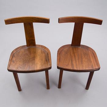 Olavi Hänninen, A pair of 1950s 'Juha' chairs for Huonekalu Mikko Nupponen, Finland.