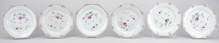 TALLRIKAR, 2+4 st, porslin, Kina, Qianlong (1736-95).