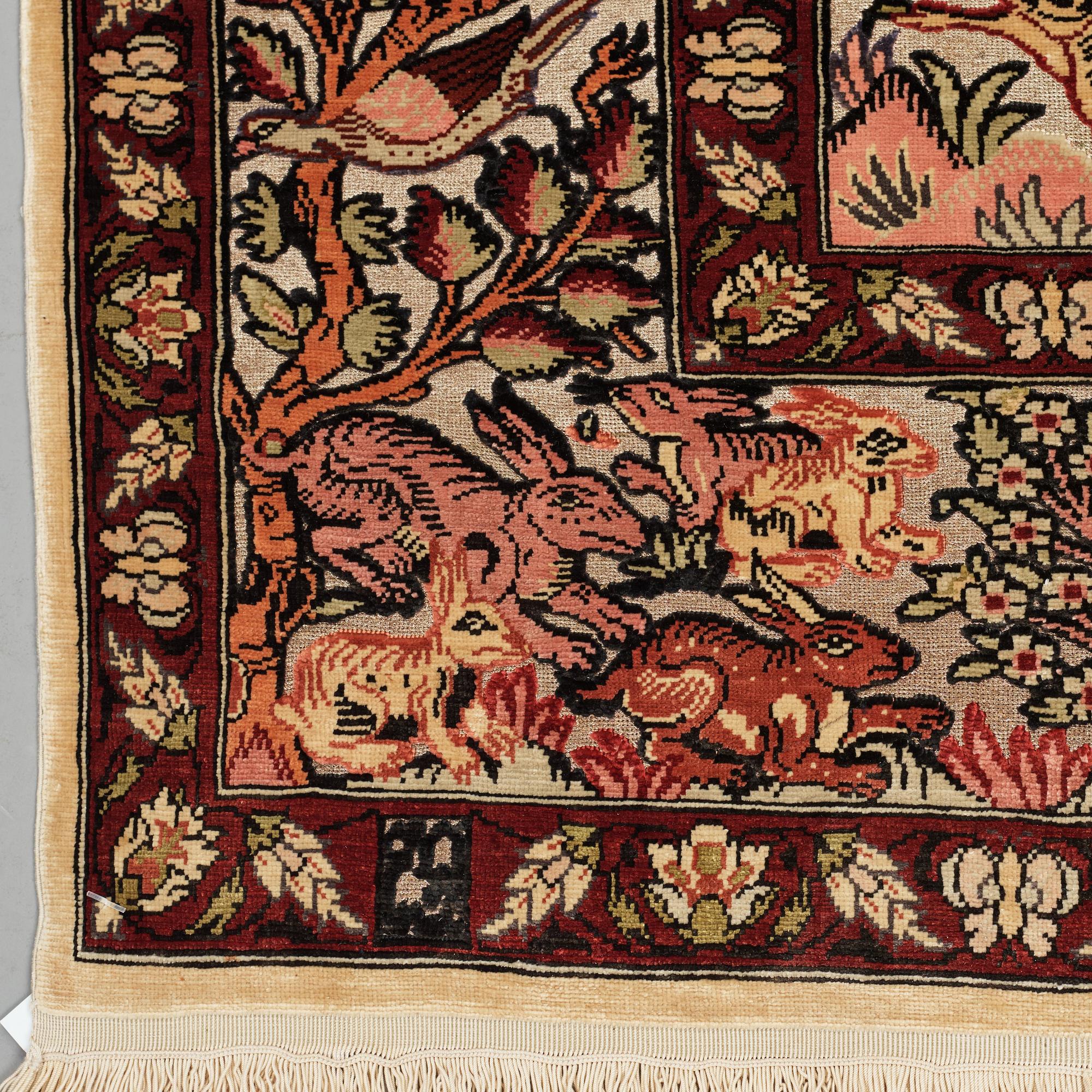Matta, Old, silk Hereke, Souf, ca 132 x 109 cm.