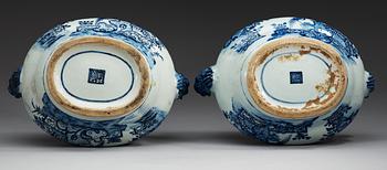 A pair of blue and white tureens with covers, Qing dynasty, Qianlong (1736-95).