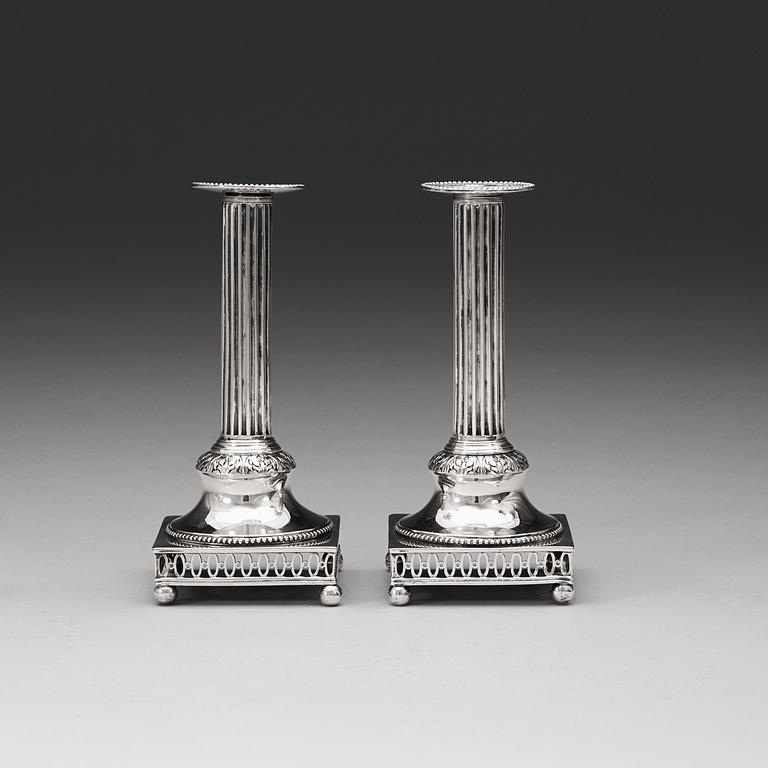 A pair of Swedish 18th century silver candelsticks, marks og Pehr Zethelius, Stockholm 1793.