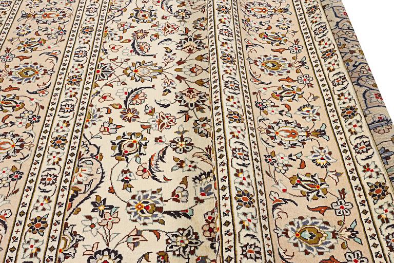 A Kashan carpet, c. 355 x 238 cm.