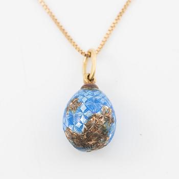 Pendant in the shape of an egg, 18K gold with enamel, WA Bolin.