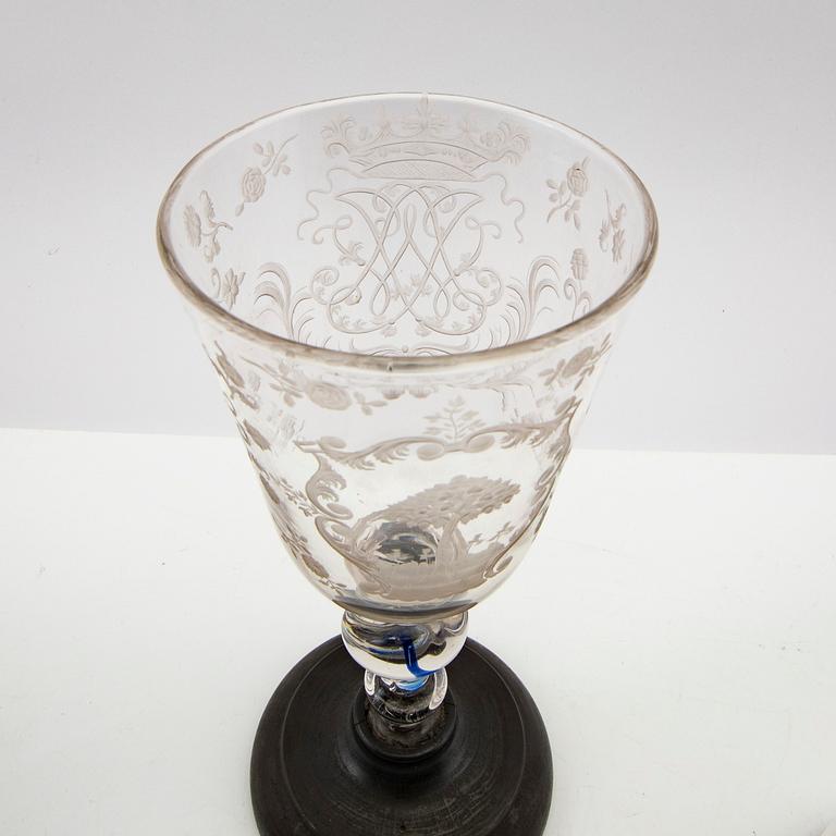 Cup with lid, glass, 18th century.
