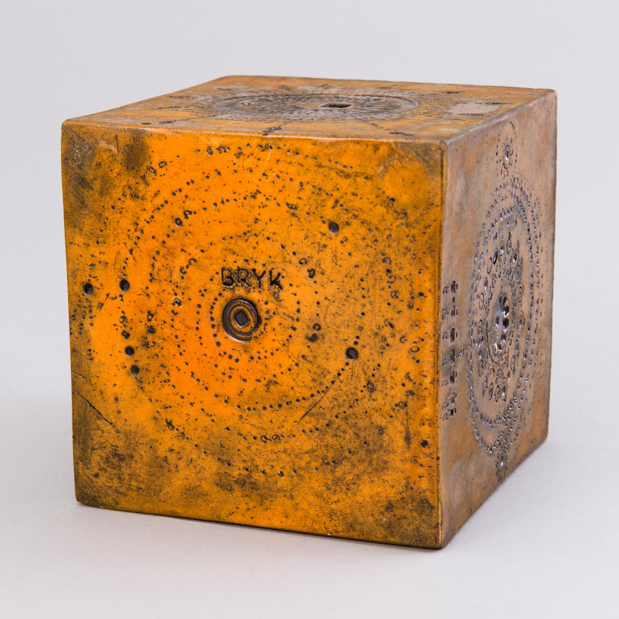 RUT BRYK, MALJAKKO, kivitavaraa, "Talo", signeerattu Bryk.