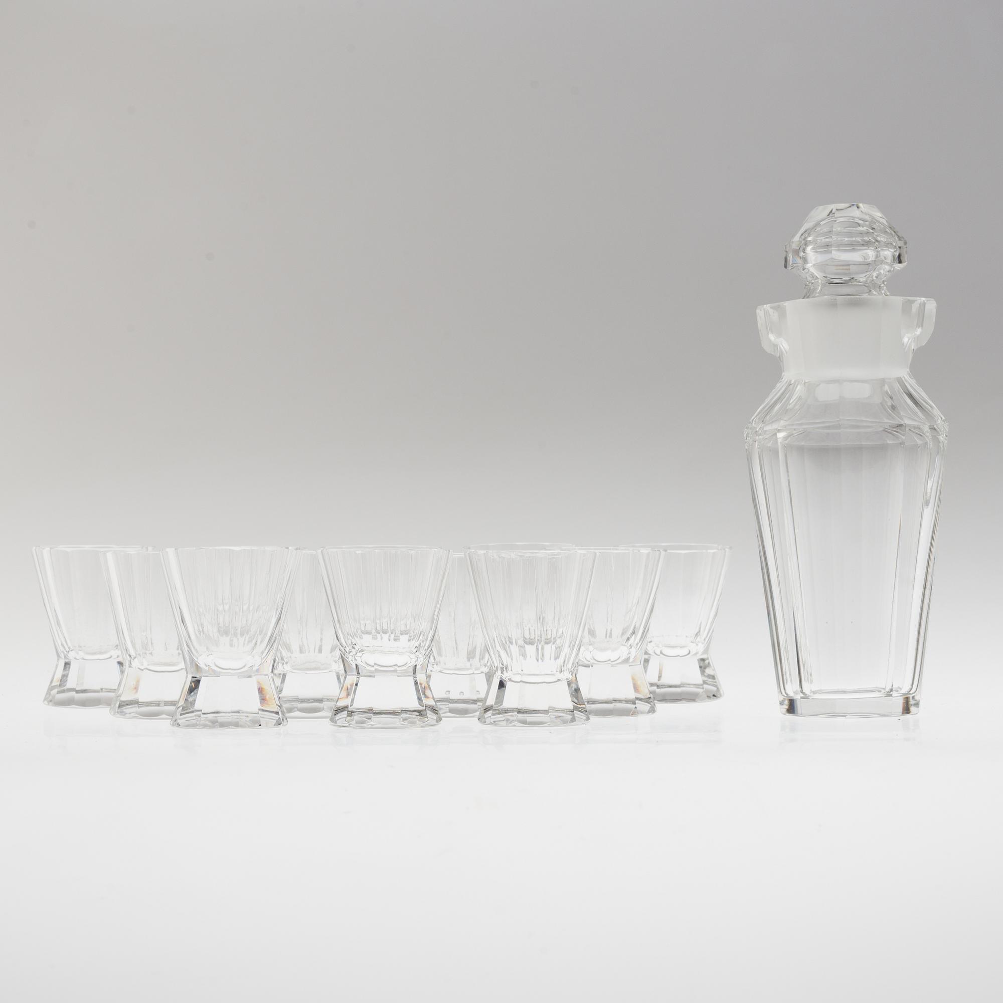 A set of twelve glasses and a cocktailshaker by Elis Berg, Kosta.