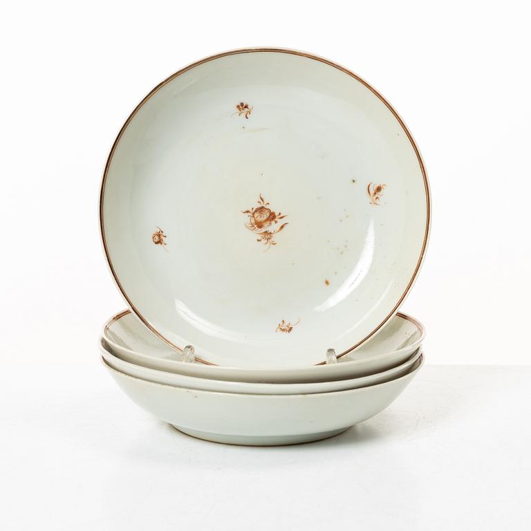 Four porcelain cups with saucers, China, Qing dynasty, late 18th century/around 1800.
