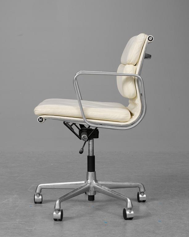 A Charles and Ray Eames "EA 217" armchair", Herman Miller, USA.