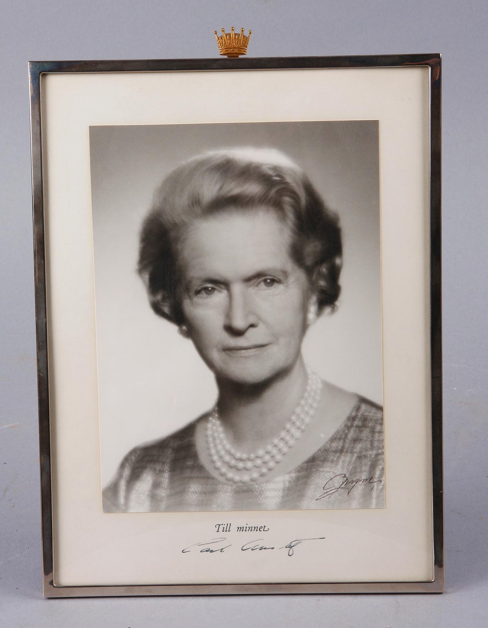 KUNGLIGT FOTOGRAFI, Prinsessan Sibylla, egenhändigt sign av Carl XVI Gustaf, 1970-tal.