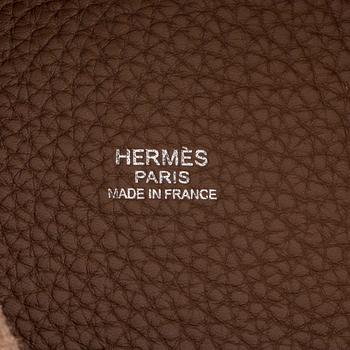 HERMÈS, a étoupe leather bag, "Picotin Lock PM".