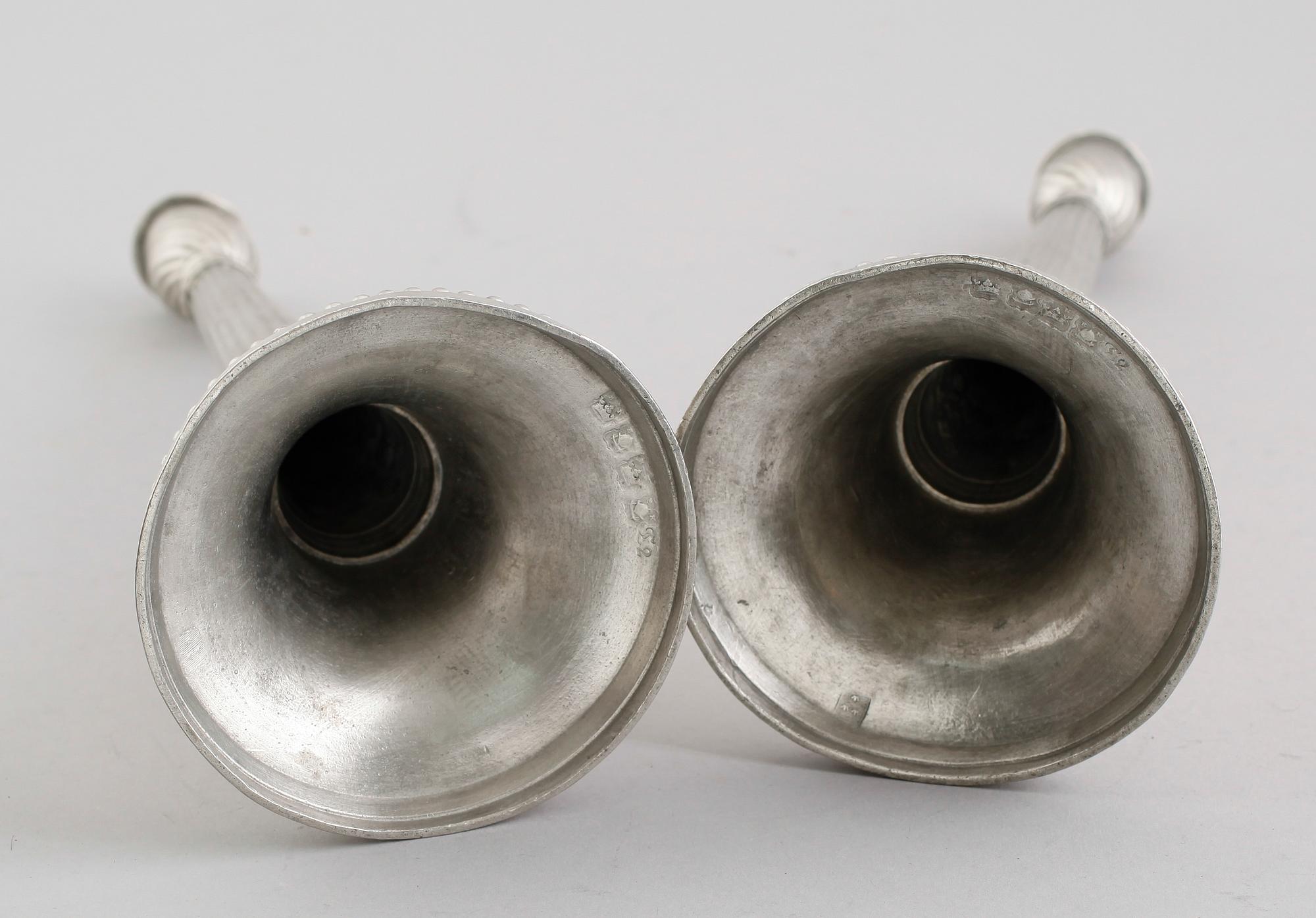 LJUSSTAKAR, 1 par, tenn,  Eric Pettersson Krietz, Stockholm 1801.