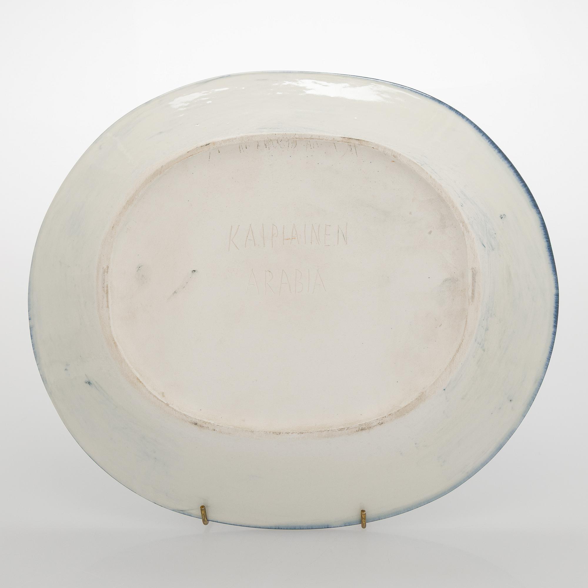 Birger Kaipiainen, A decorative porcelain dish, signed Kaipiainen Arabia.