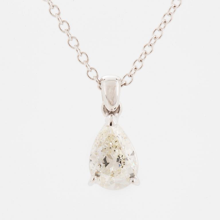 COLLIER, med droppformad diamant 1,01 ct, med GIA certifikat.