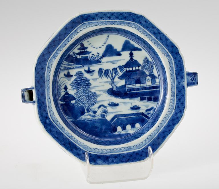 VÄRMEFAT, porslin, Kina. 1800-tal.