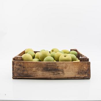 Ingrid Herrlin, Translation: "Box with green apples, stoneware".