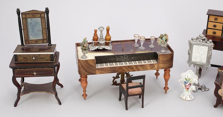 PARTI DOCKSKÅPSMÖBLER, 15 delar m div tillbehör, bla Walterhasen, Tyskland, samt Alexis Westerdahl, Stockholm, 1800-tal.