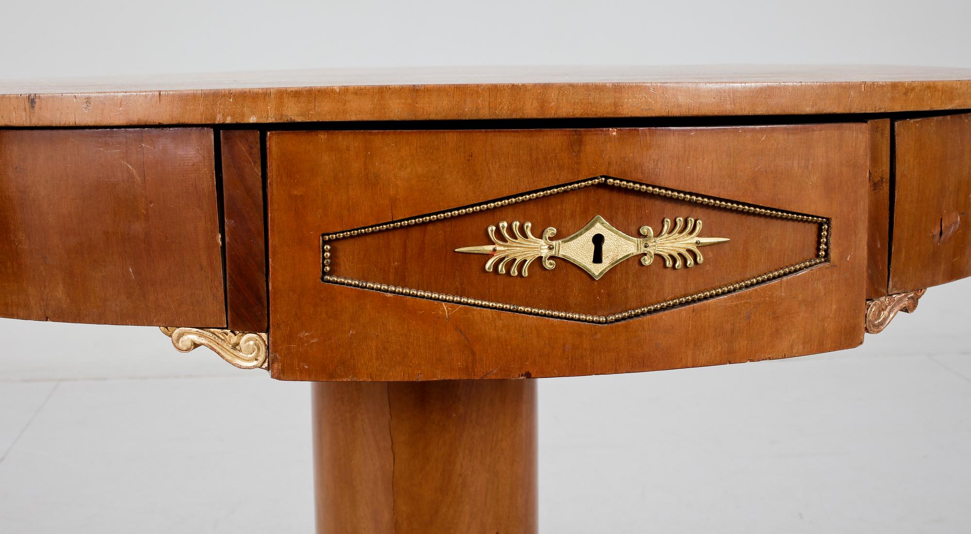 KRUSELLBORD, empirestil, 1800/1900-tal.