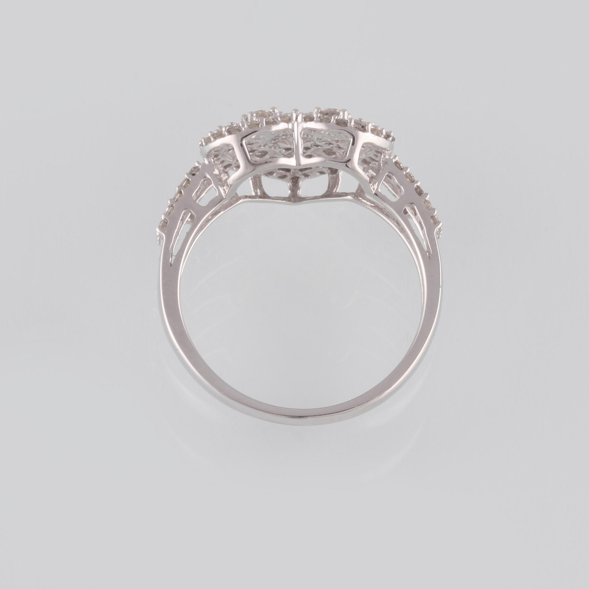 RING, 18K vitguld med briljantslipade diamanter ca 0.58 ct. Vikt 3,5 gram.