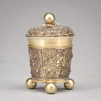 A Swedish 18th century parcel-gilt filigree beaker and cover, marks of Johan Friedrich Straub, Karlstad (-1674-1713).