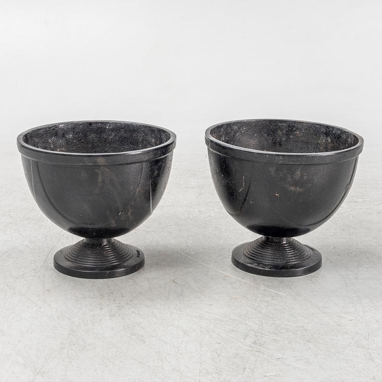 A pair of garden planters, 'No 1', Byarums Bruk, Sweden, 21st century.
