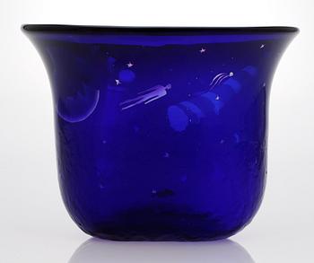 A Bertil Vallien glass bowl, Kosta Boda 1987.