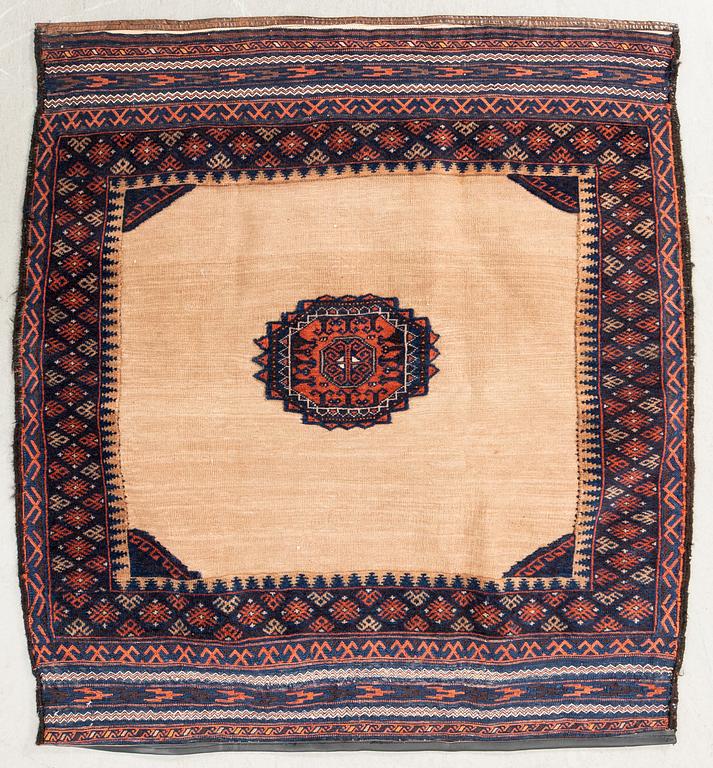 Matta Beludj sofreh semiantik ca 113x108 cm.