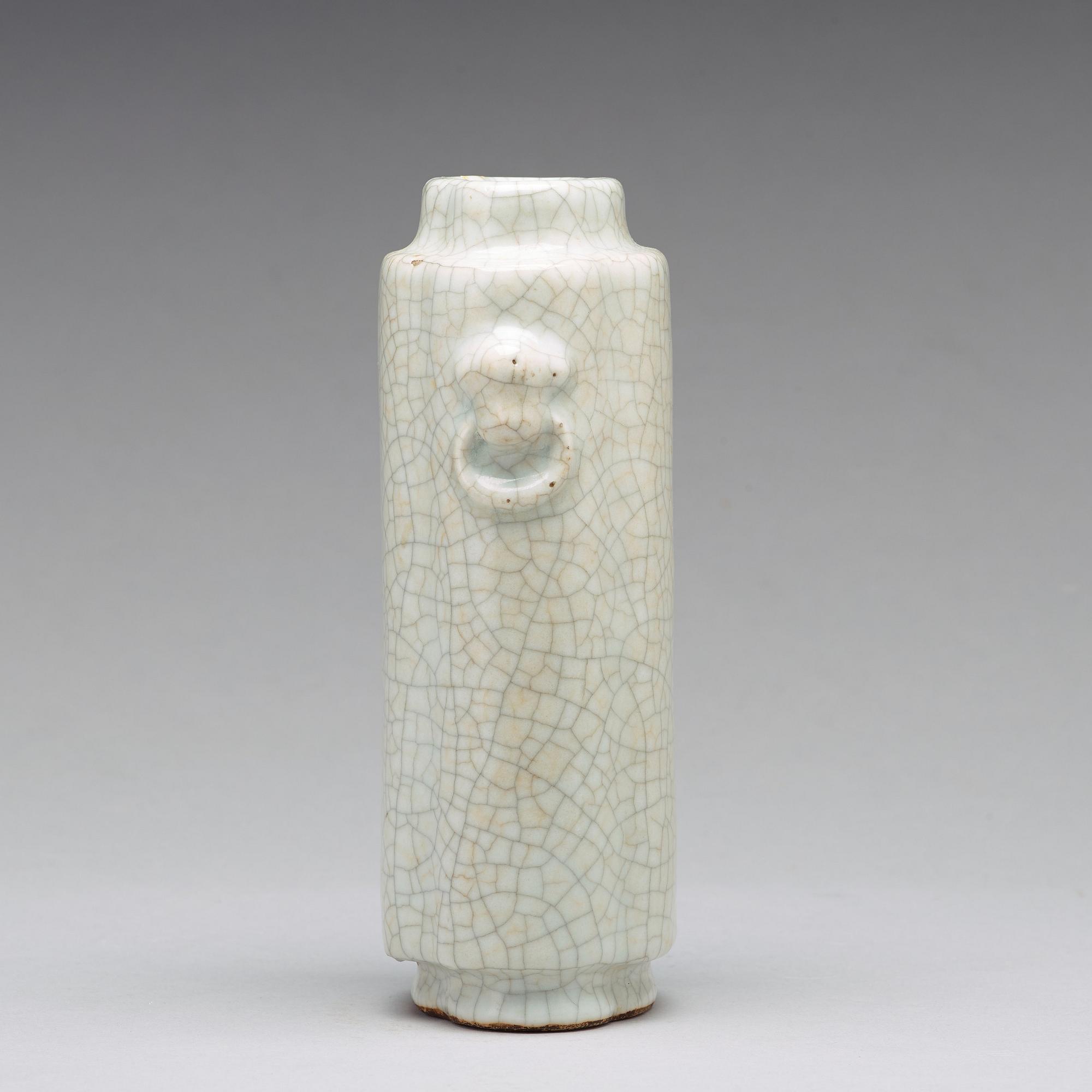 VAS, porslin. Qingdynastin, 1800-tal.