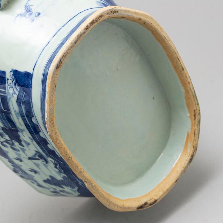 A blue and white part dinner service, Qing dynasty, 19th Century.
