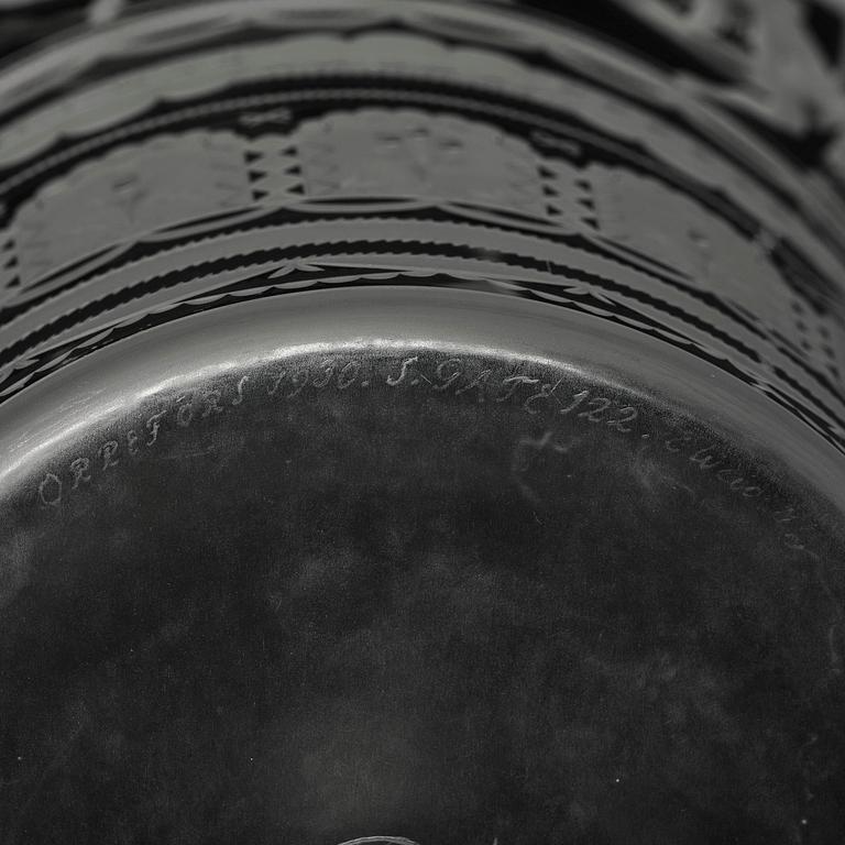 Simon Gate, an engraved glass bowl with plate, Orrefors 1930, model 122.