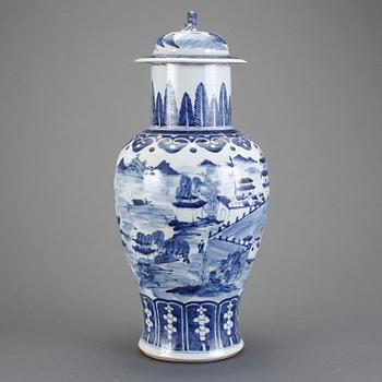 URNA med LOCK, porslin, Kina, 18/1900-tal.