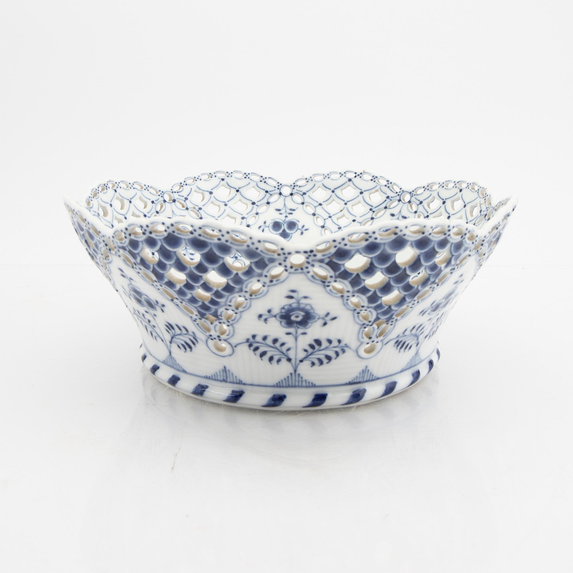 Royal Copenhagen, gallerskål  porslin,  "Musselmalet", helblonde, Danmark, 1894-1922.