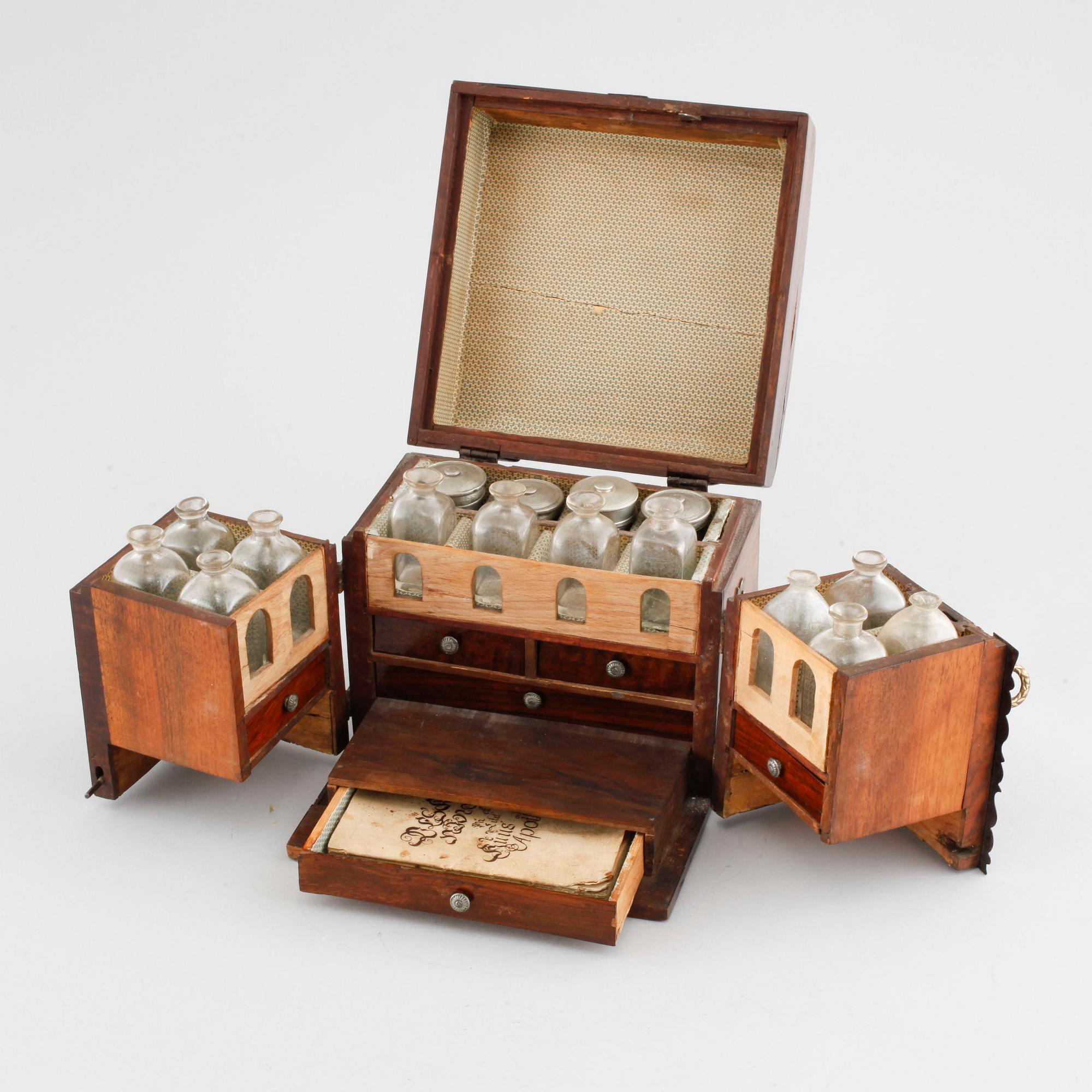 HUSAPOTEK / RESEAPOTEK, 1800-tal.