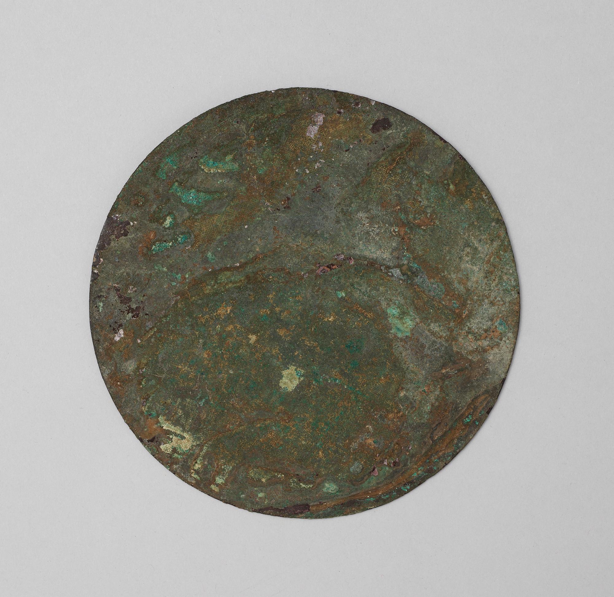An archaistic bronze mirror.