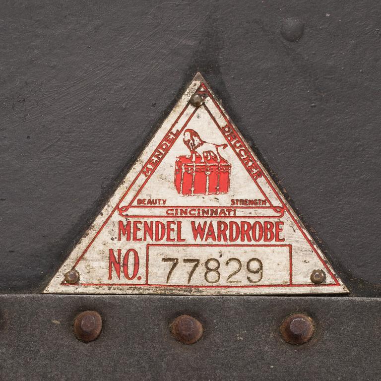 RESEGARDEROB, Mendel Wardrobe, 1900-talets första hälft.