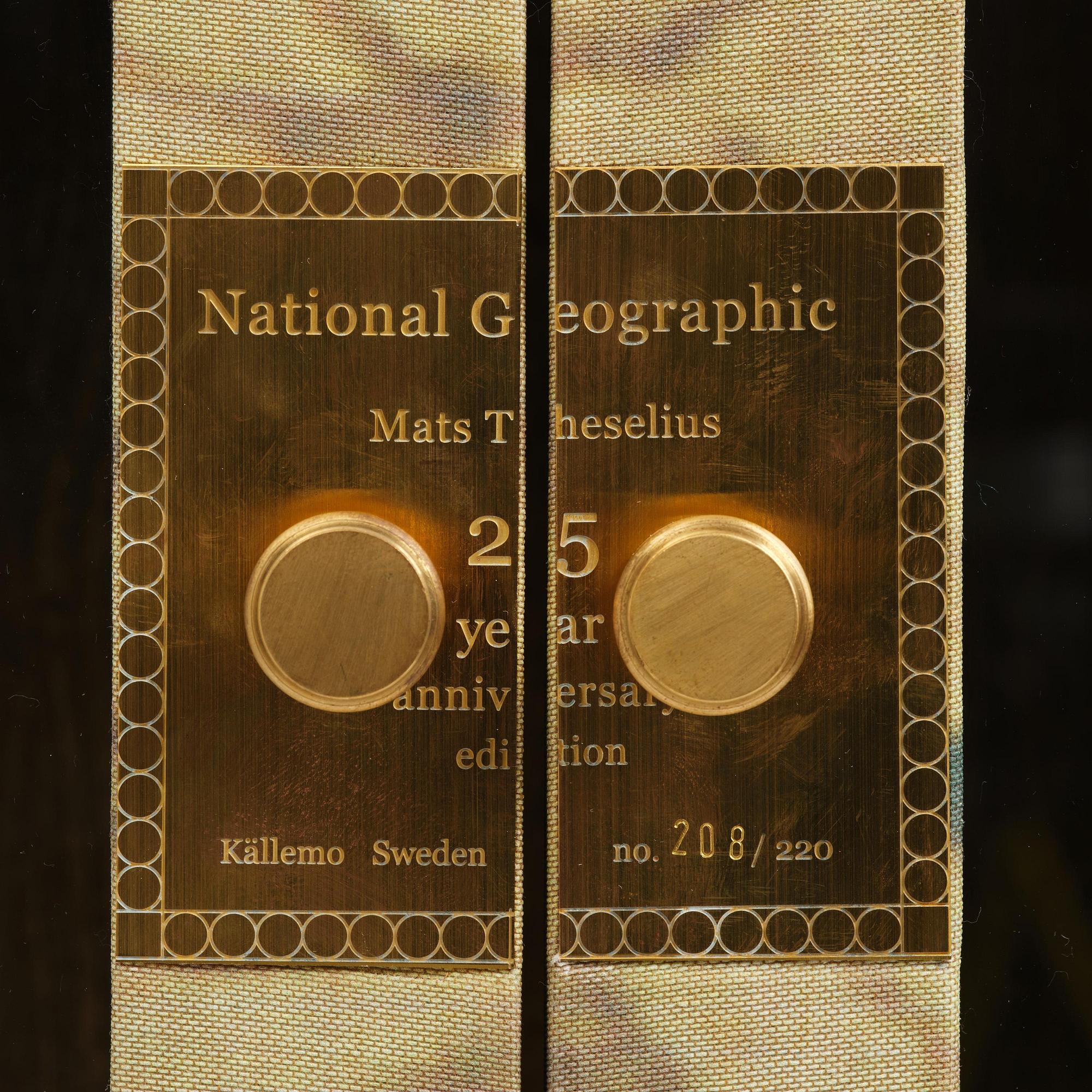 Mats Theselius, a "National Geographic 25th Anniversary Edition" cabinet, ed. 208/220, Källemo, Värnamo, post 2016.