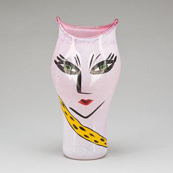 VAS, glas, Ulrica Hydman-Vallien, Kosta Boda. Signerad och daterad.