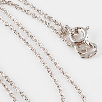 HÄNGE, 18K vitguld med fasettslipade rubiner ca 1.55 ct. Vikt 4,9 gram.