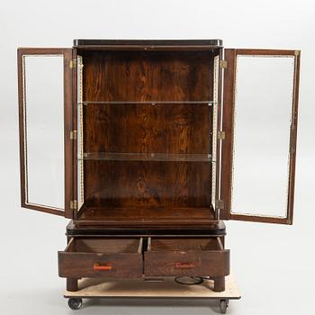 Display cabinet, 20th century.