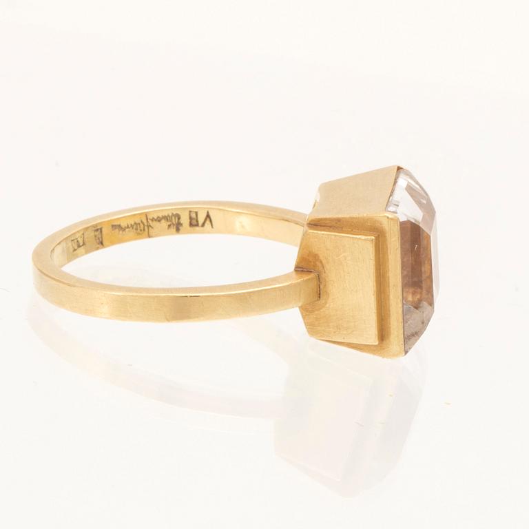 Wiwen Nilsson, ring 18K guld samt trappslipad topas 1944.