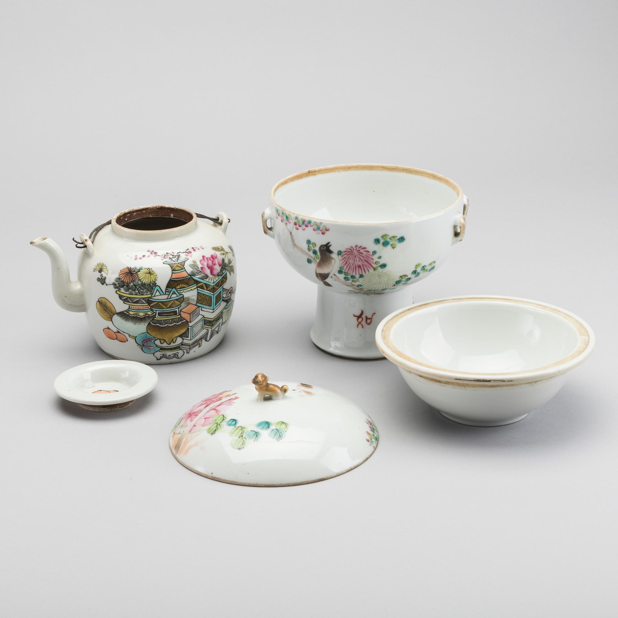 TEKANNA samt MATKÄRL MED VÄRMEHÅLLNING, porslin, Kina, 1900-tal.