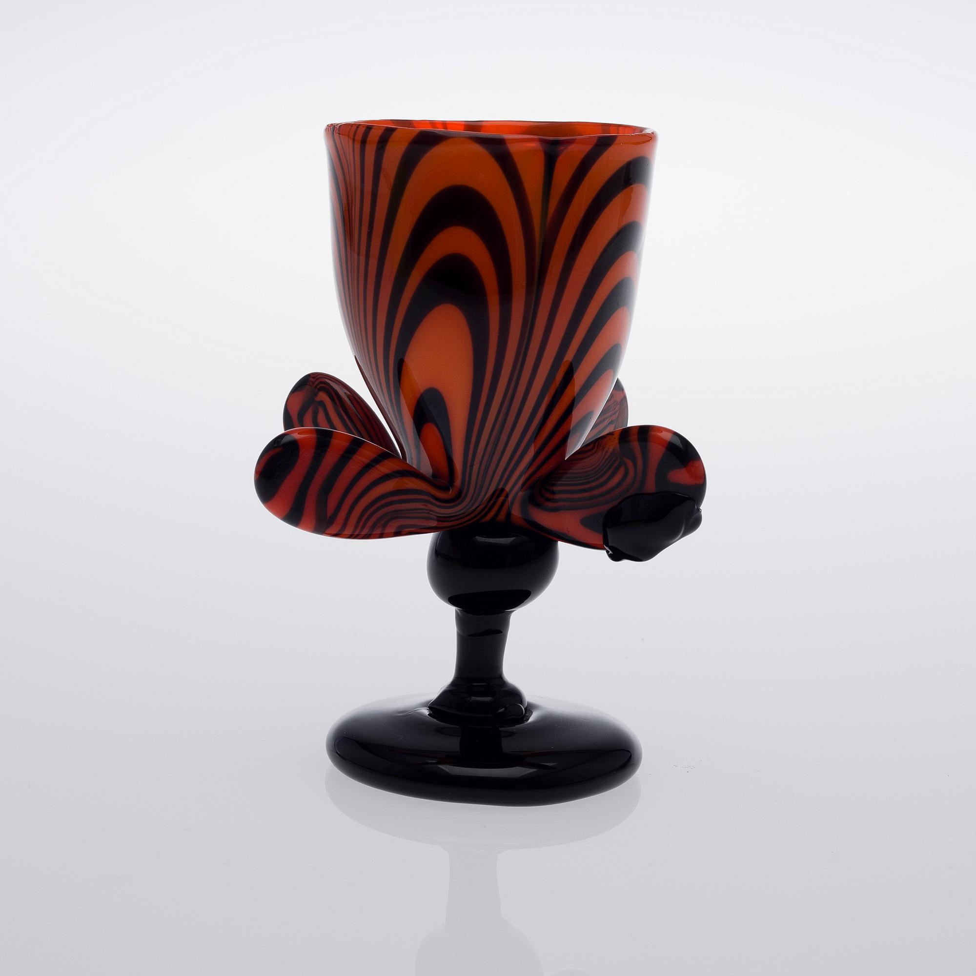 HEIKKI ORVOLA, BÄGARE. Rustik filigran. Sign. Heikki Orvola, Nuutajärvi Notsjö. Tidigt 1970-tal.