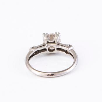 RING, palladium, briljanter och baguetter ca 1.62 ct tot.