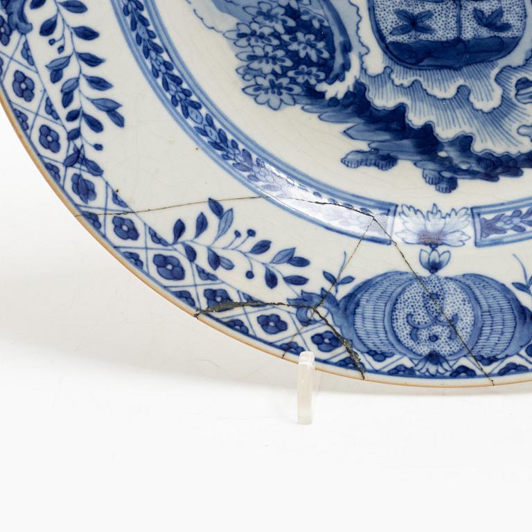 A pair of armorial dinner plates, soft paste, Qing dynasty, 18th century.