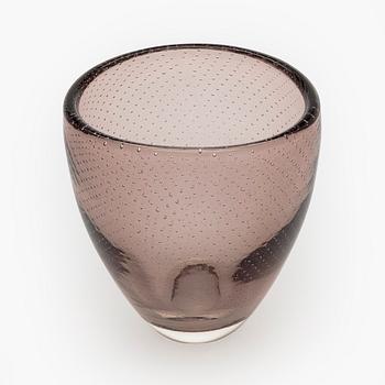 Gunnel Nyman, vas, modell "GN 16", signerad G. Nyman Nuutajärvi Notsjö 1947.